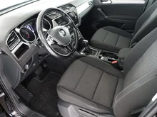 VW Touran Sky TDI SCR DSG 5-Sitzer in Deep Black Perleffekt