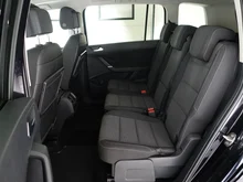 VW Touran Sky TDI SCR DSG 5-Sitzer in Deep Black Perleffekt