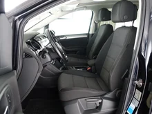 VW Touran Sky TDI SCR DSG 5-Sitzer in Deep Black Perleffekt