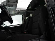 VW Touran Sky TDI SCR DSG 5-Sitzer in Deep Black Perleffekt