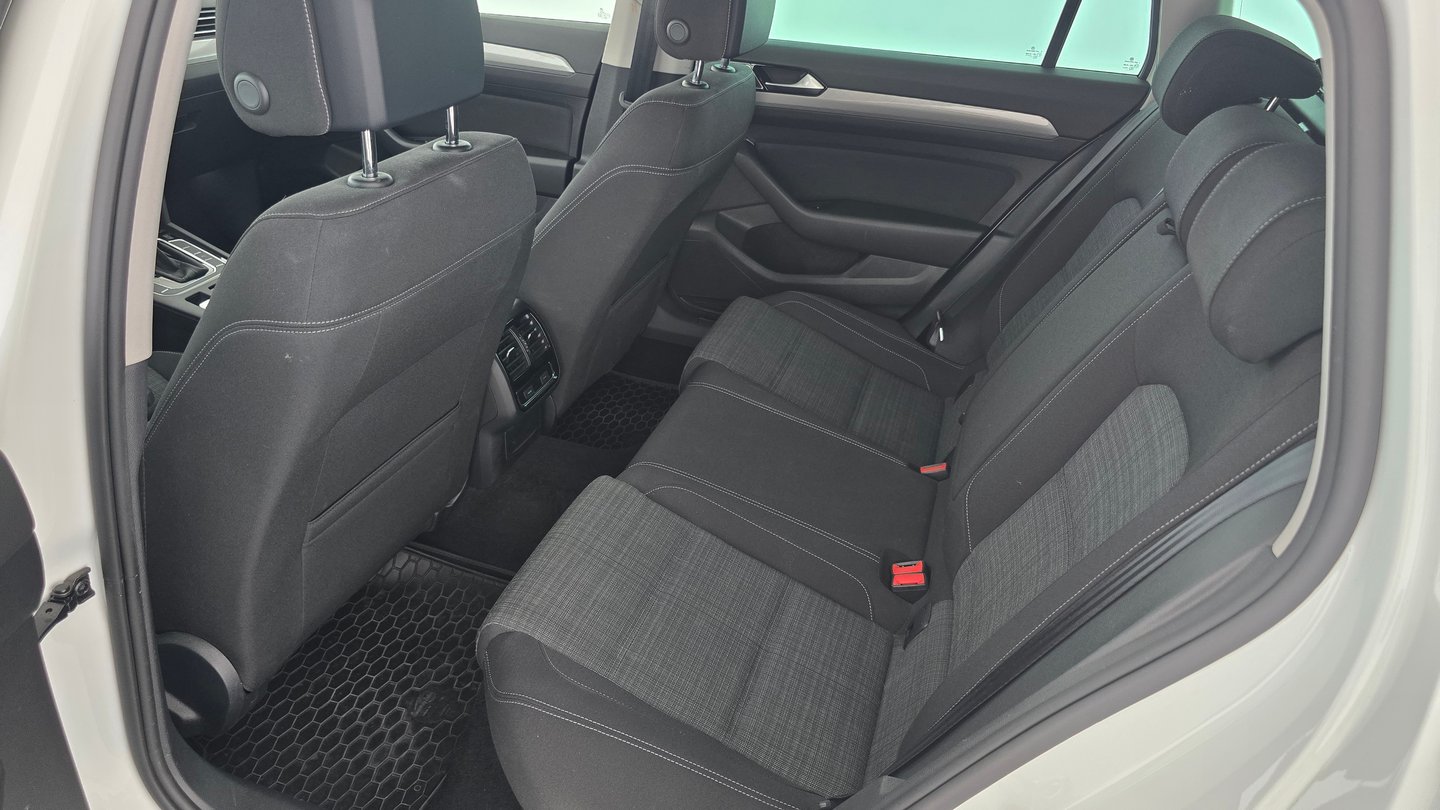 VW Passat Variant Business TDI DSG | Bild 22 von 25