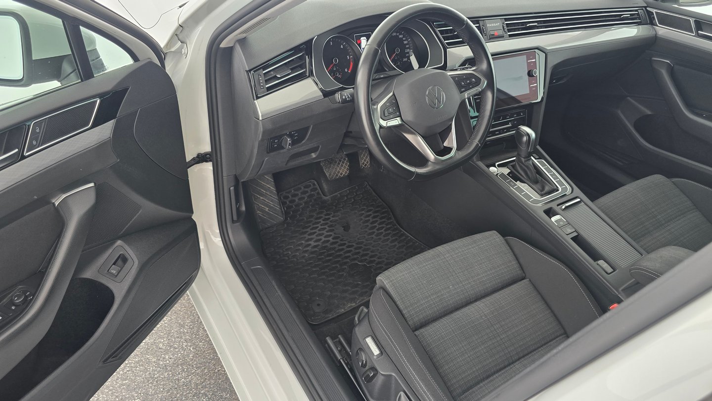 VW Passat Variant Business TDI DSG | Bild 12 von 25