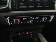 Audi A1 Sportback 25 TFSI intense in Mythosschwarz Metallic