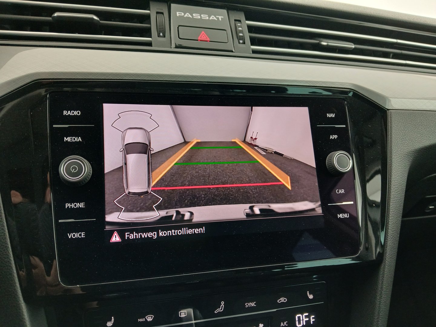 VW Passat Variant Business TDI DSG | Bild 25 von 33