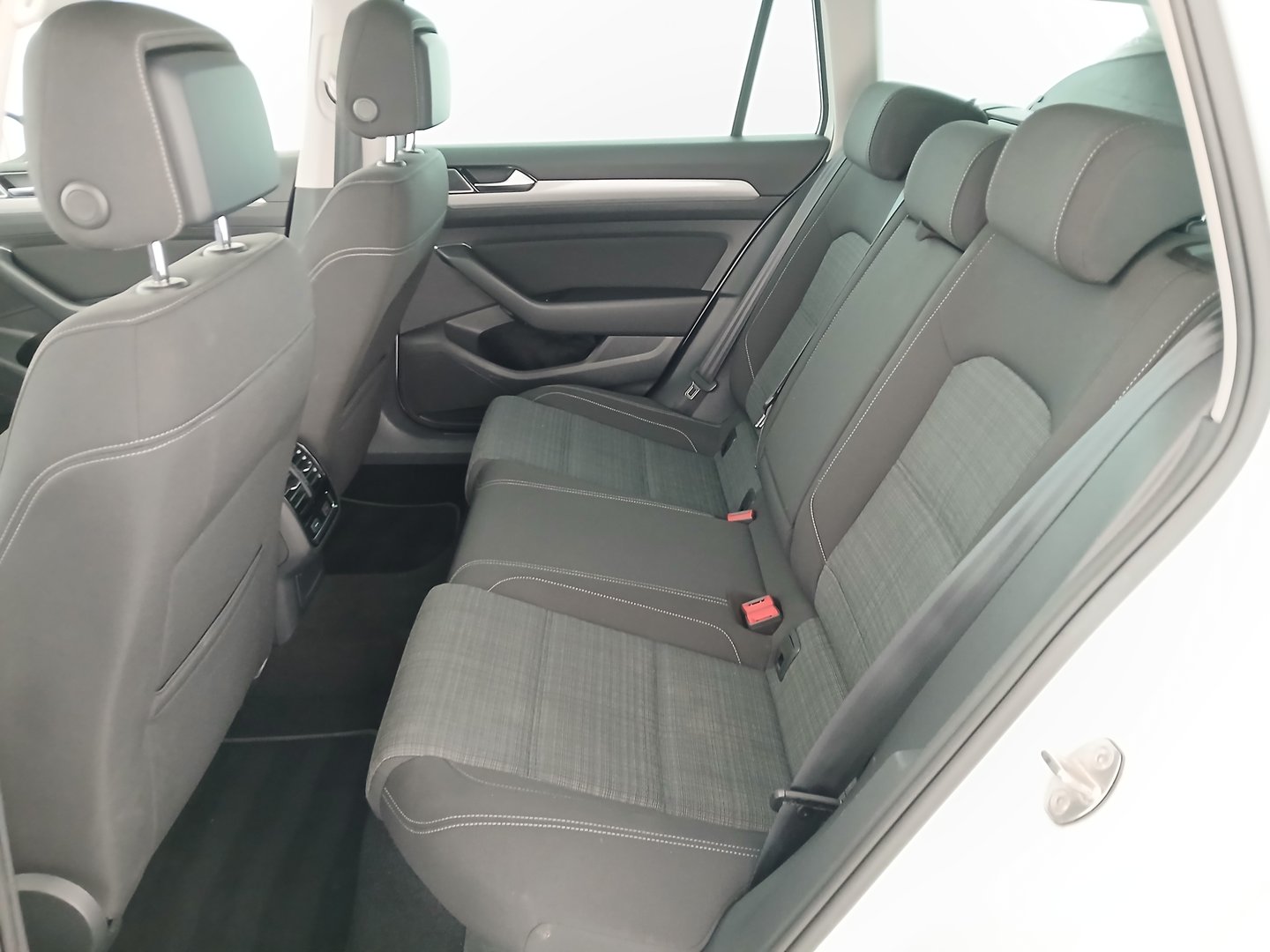 VW Passat Variant Business TDI DSG | Bild 29 von 33