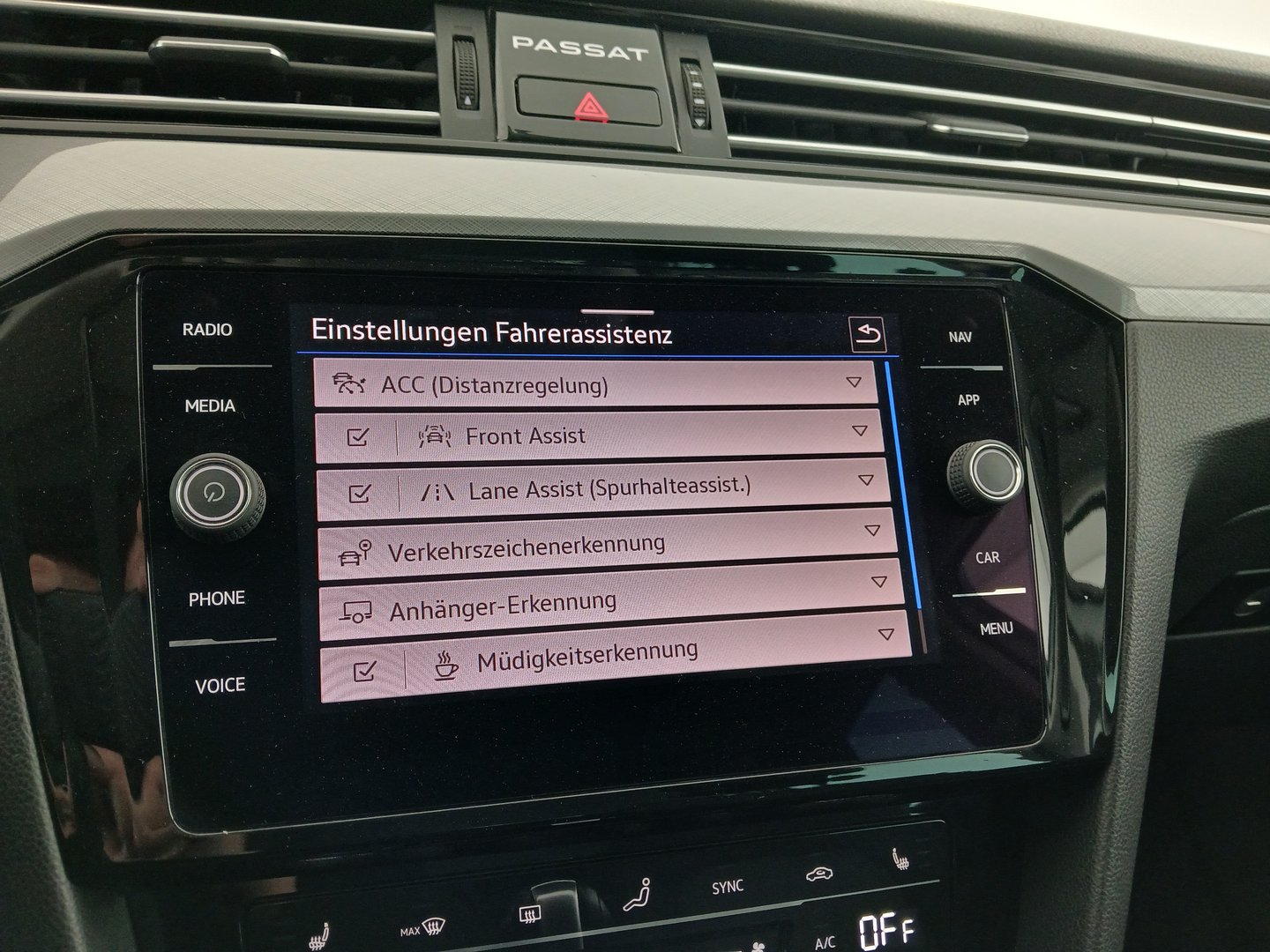 VW Passat Variant Business TDI DSG | Bild 24 von 33