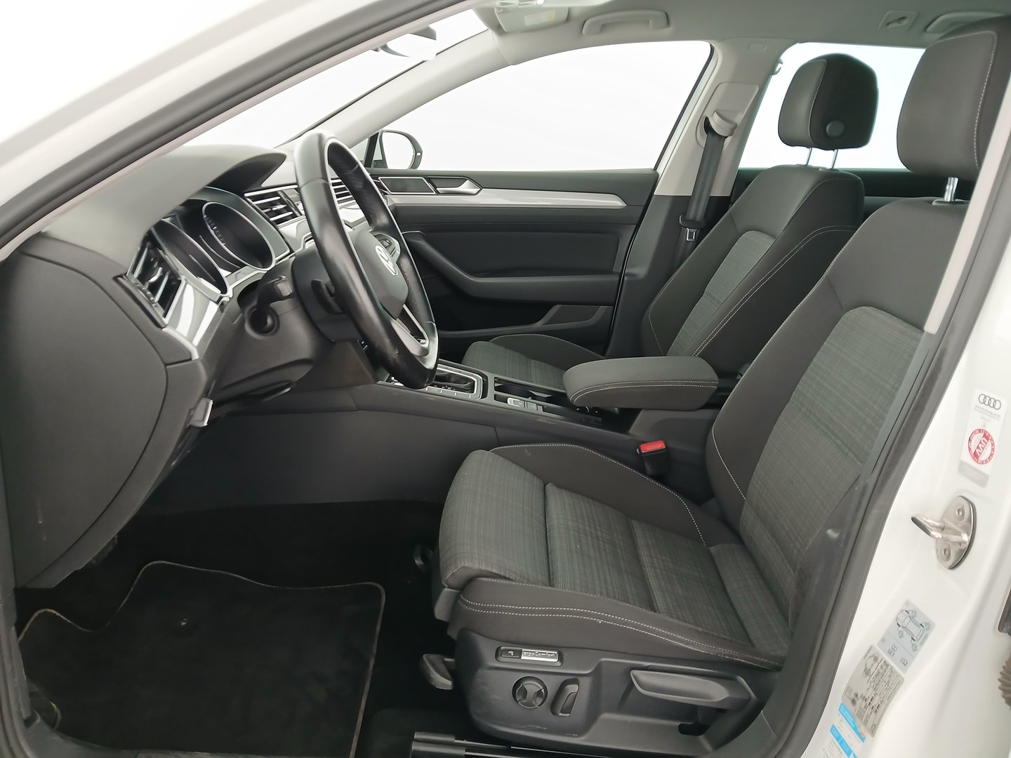 VW Passat Variant Business TDI DSG | Bild 13 von 33