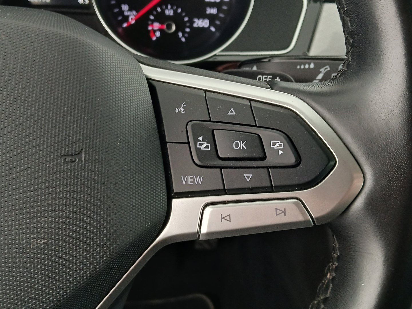 VW Passat Variant Business TDI DSG | Bild 17 von 33
