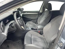 VW Golf Life mHEV TSI DSG in Delfingrau Metallic