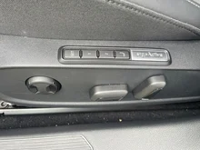 VW Golf Life mHEV TSI DSG in Delfingrau Metallic