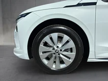 Škoda Enyaq Selection 85 in Moon-Weiß Metallic