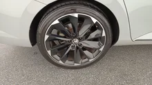 Škoda Superb Combi Sportline TDI DSG in Stahl-Grau