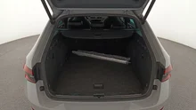 Škoda Superb Combi Sportline TDI DSG in Stahl-Grau