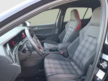 VW Golf GTI in Deep Black Perleffekt