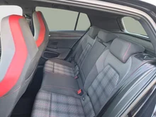 VW Golf GTI in Deep Black Perleffekt