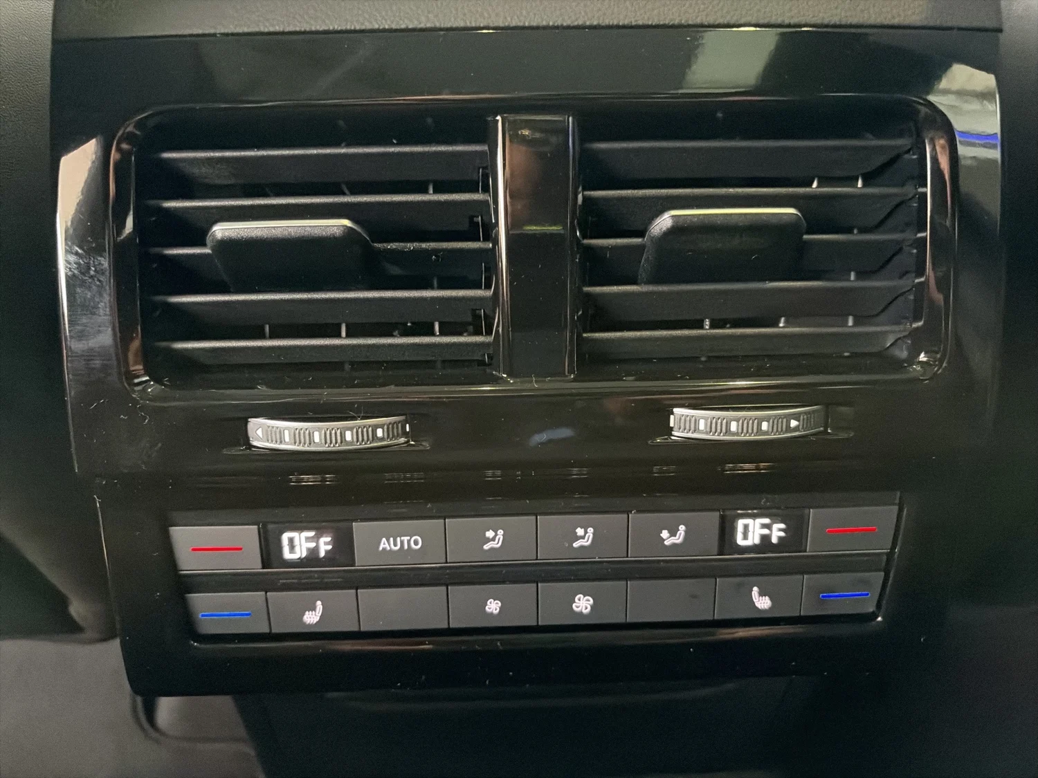 Bild eines VW Touareg R-Line TDI 4M. Final Edition