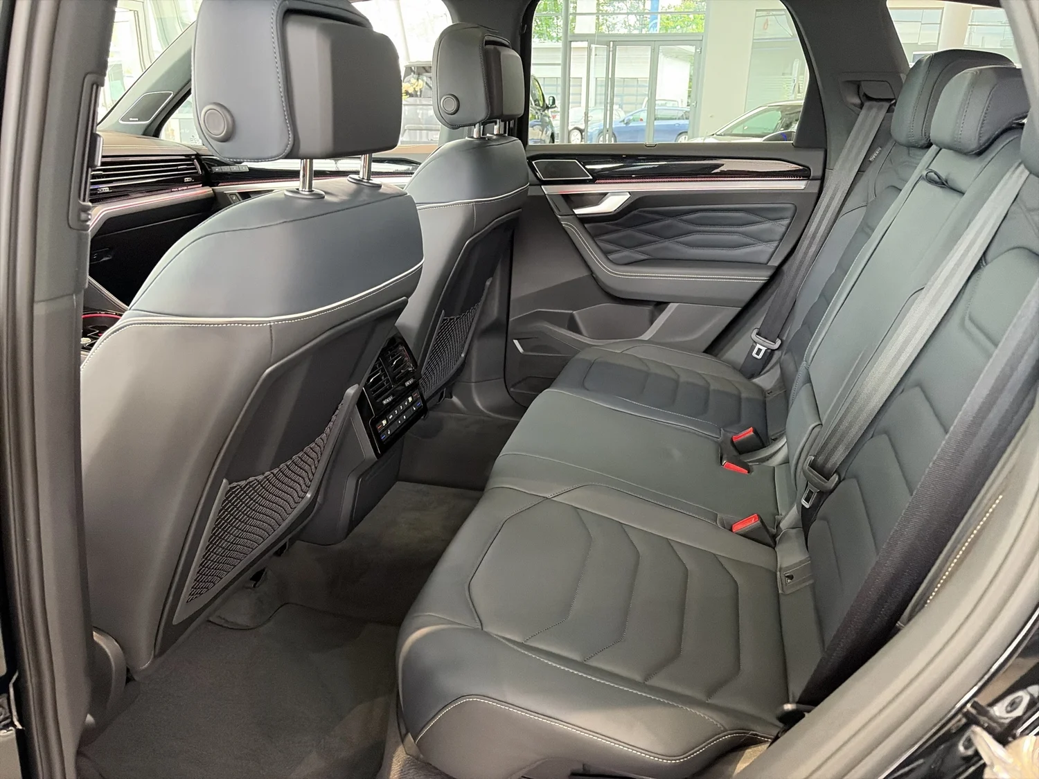 Bild eines VW Touareg R-Line TDI 4M. Final Edition