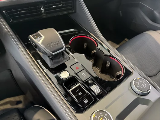 Bild eines VW Touareg R-Line TDI 4M. Final Edition