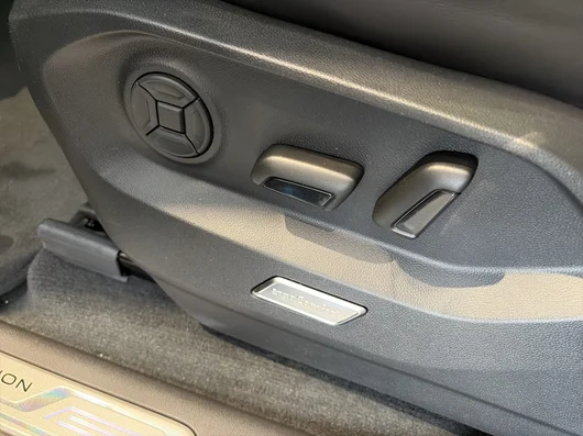 Bild eines VW Touareg R-Line TDI 4M. Final Edition
