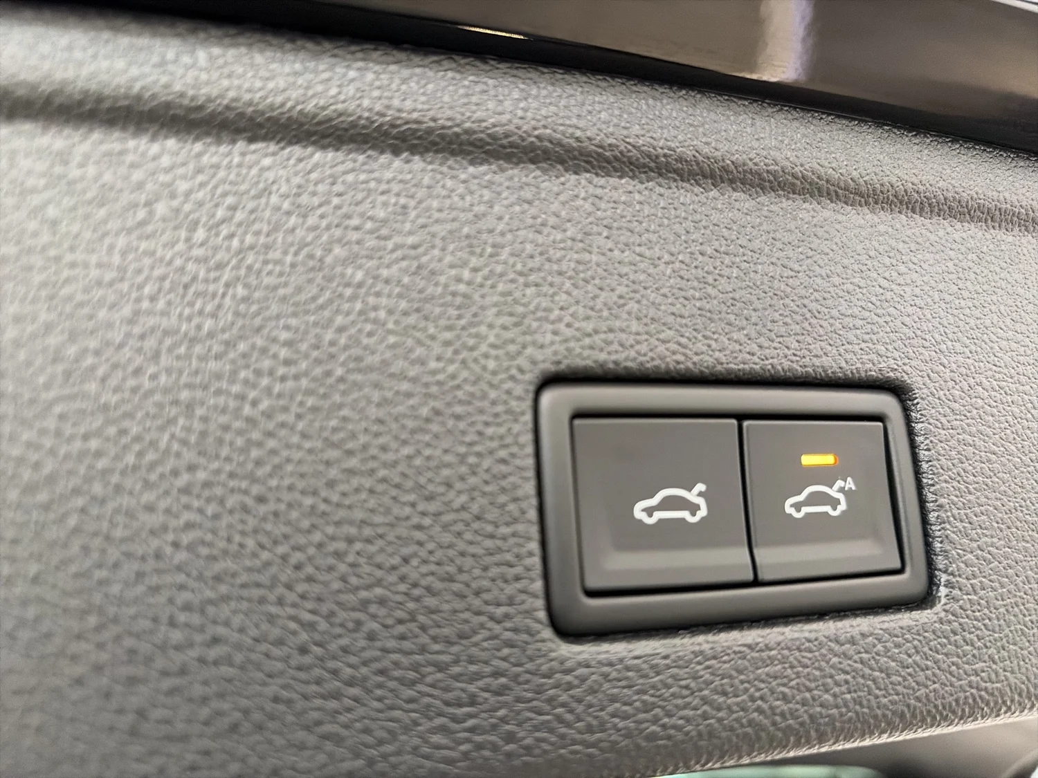 Bild eines VW Touareg R-Line TDI 4M. Final Edition