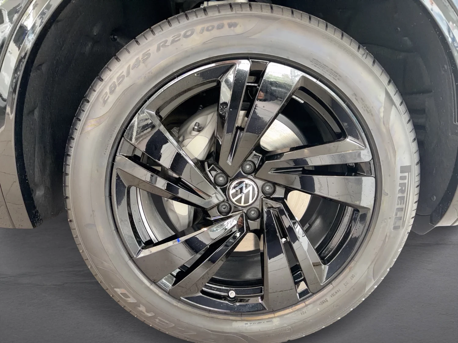 Bild eines VW Touareg R-Line TDI 4M. Final Edition