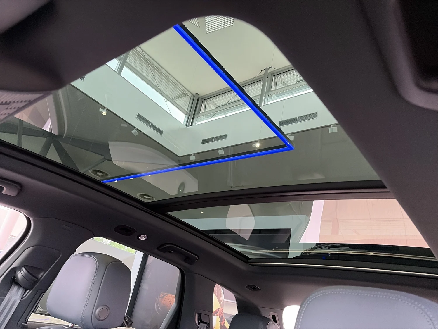 Bild eines VW Touareg R-Line TDI 4M. Final Edition