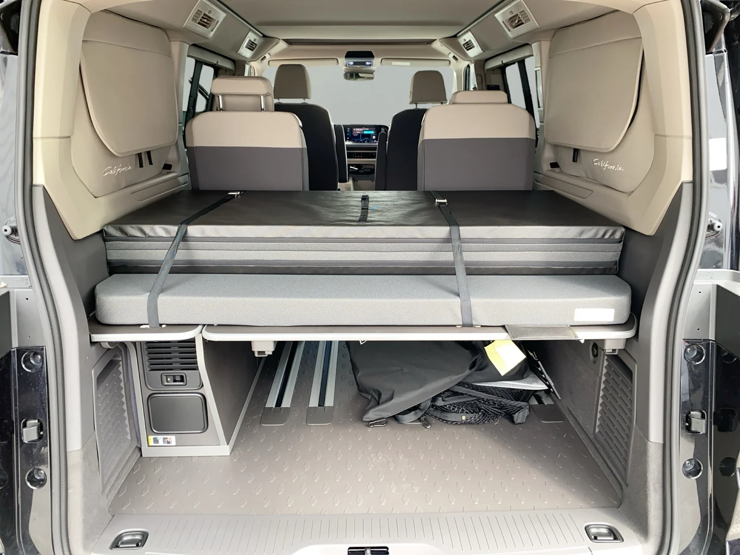 Bild eines VW California Beach eHybrid 180 kW 4M