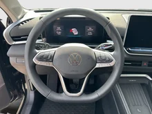 VW T-Roc 4Me eTSI DSG in Grenadillschwarz Metallic