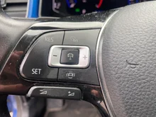 VW T-Roc Design TDI 4MOTION DSG in Ravenna Blue-Weiß