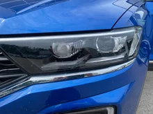 VW T-Roc Design TDI 4MOTION DSG in Ravenna Blue-Weiß