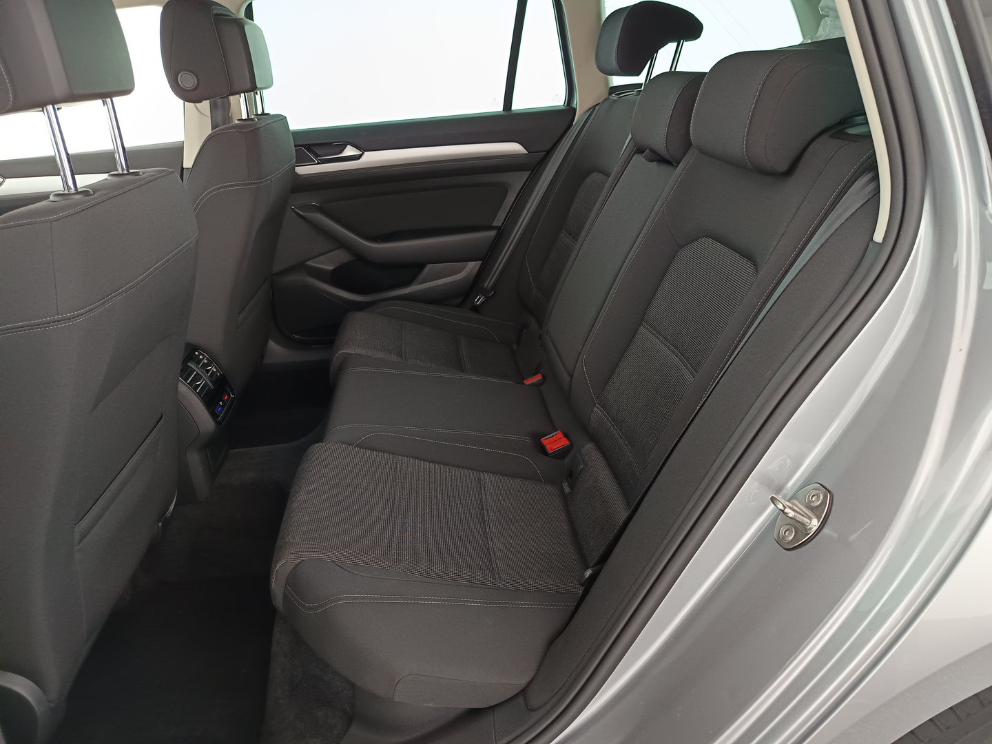 VW Passat Variant Comfortline TDI | Bild 28 von 32