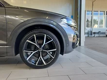 VW Touareg R-Line TDI 4MOTION in Siliziumgrau Metallic