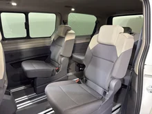 VW Multivan Business ÜH eHybrid 180 kW 4M in Candyweiß