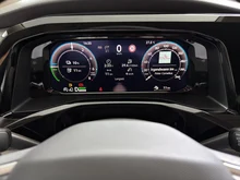 VW Multivan Business ÜH eHybrid 180 kW 4M in Candyweiß