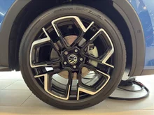 VW T-Roc R-Line eTSI DSG in Celestial Blue Dach Black Uni
