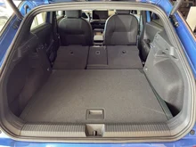 VW T-Roc R-Line eTSI DSG in Celestial Blue Dach Black Uni