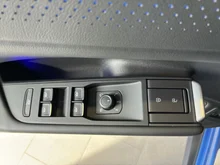 VW T-Roc R-Line eTSI DSG in Celestial Blue Dach Black Uni