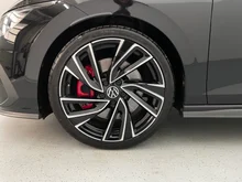 VW Golf GTI DSG in 2T Deep Black Perleffekt