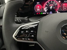 VW Golf GTI DSG in 2T Deep Black Perleffekt