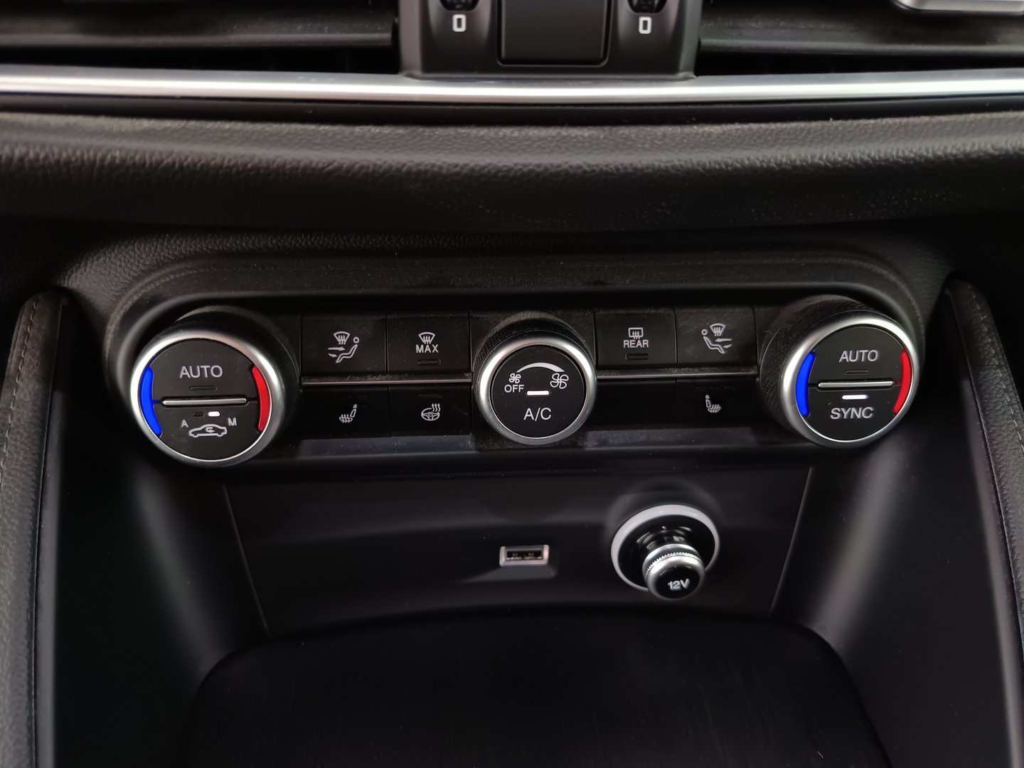 Alfa Romeo Stelvio Super 2,2 ATX AWD | Bild 32 von 38