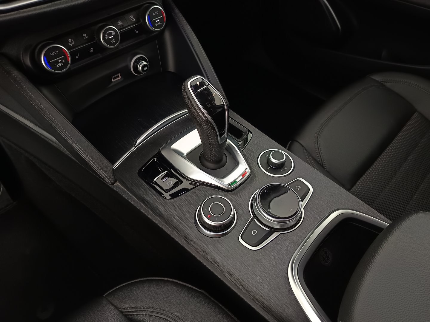Alfa Romeo Stelvio Super 2,2 ATX AWD | Bild 33 von 38