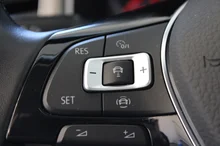 VW T-Roc Design TSI in 2T Deep Black Perleffekt