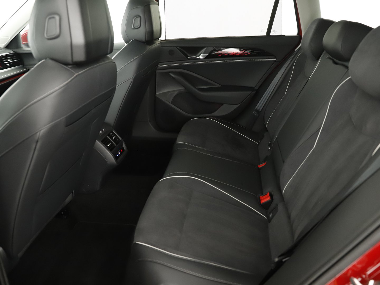 VW Passat Variant Elegance TDI DSG | Bild 24 von 31