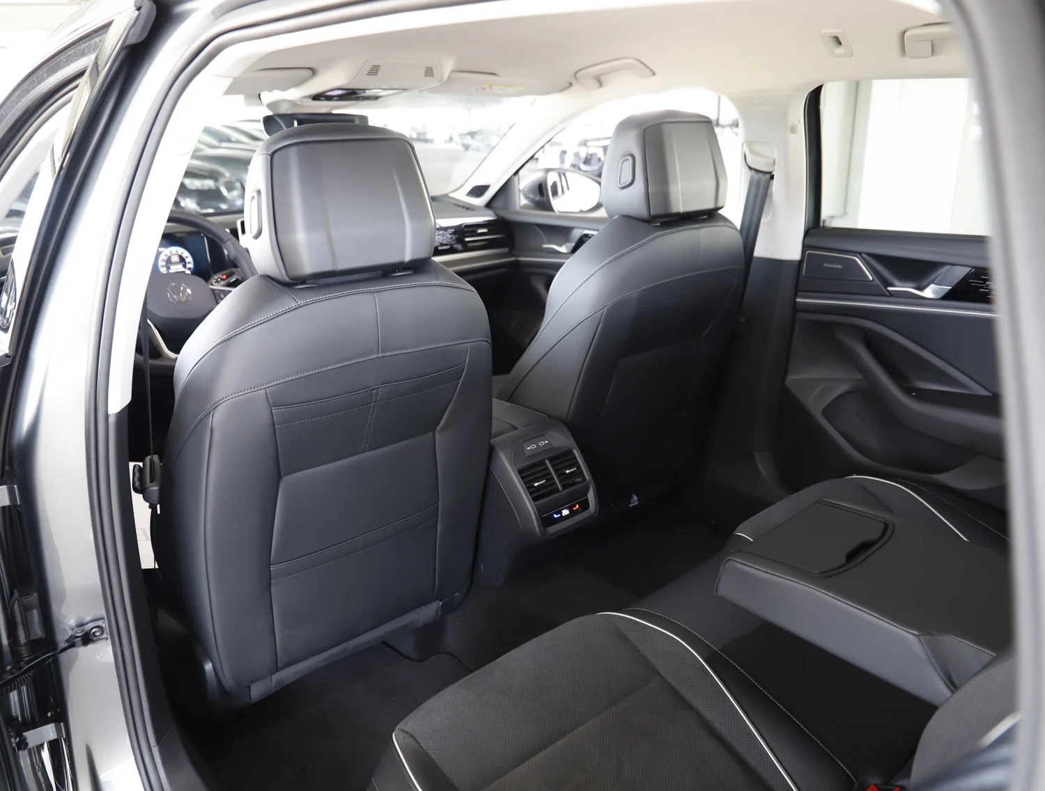 Bild eines VW Passat Variant Business eTSI DSG