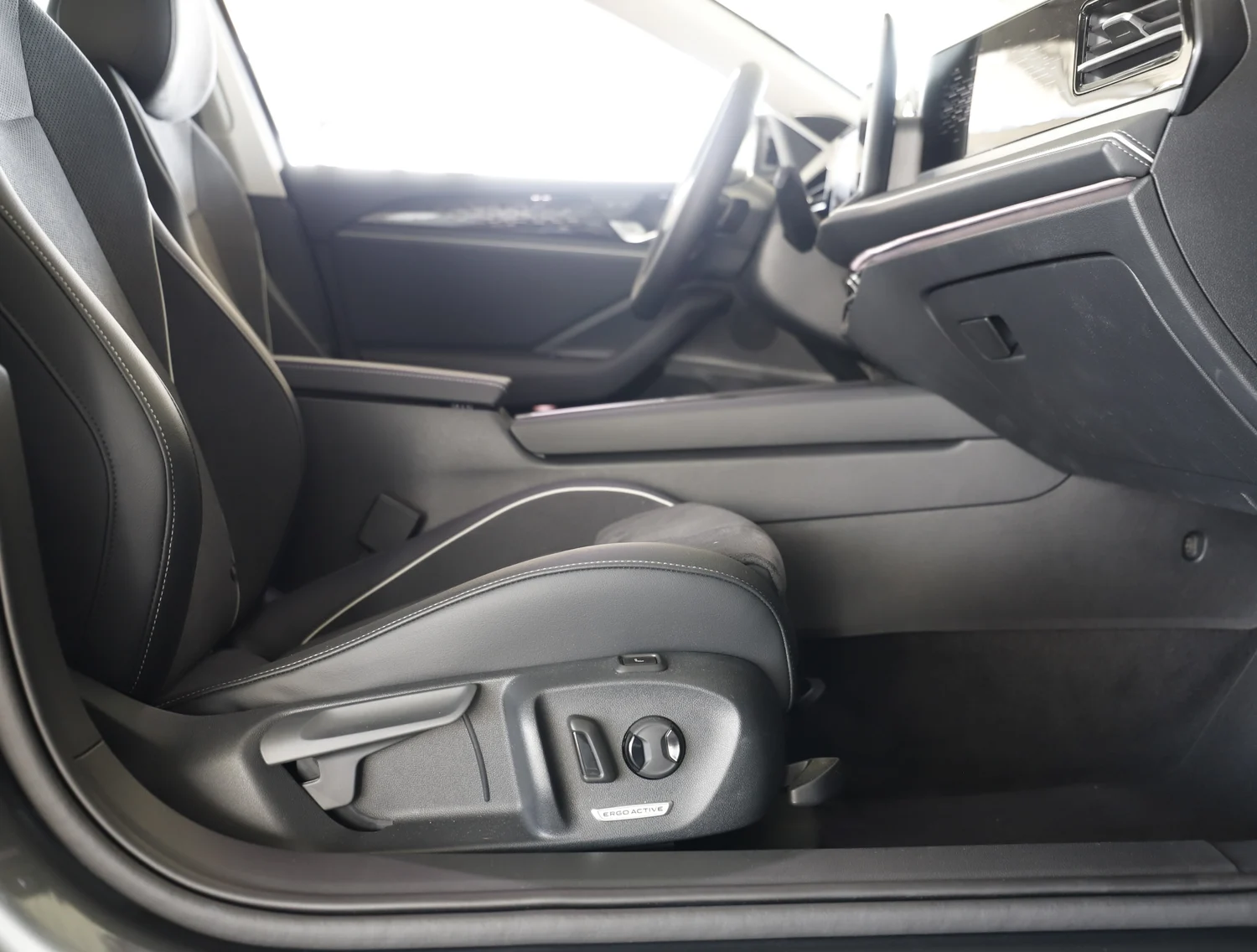 Bild eines VW Passat Variant Business eTSI DSG