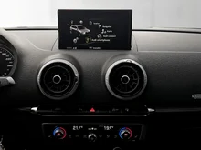 Audi A3 Sportback SB 1.6 TDI intense in brillantschwarz Klar