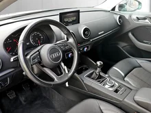 Audi A3 Sportback SB 1.6 TDI intense in brillantschwarz Klar