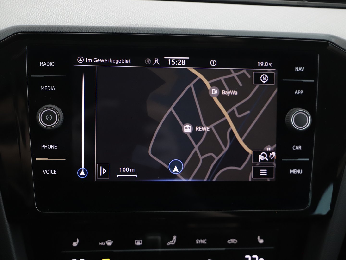 VW Passat Variant Business TDI DSG | Bild 14 von 22