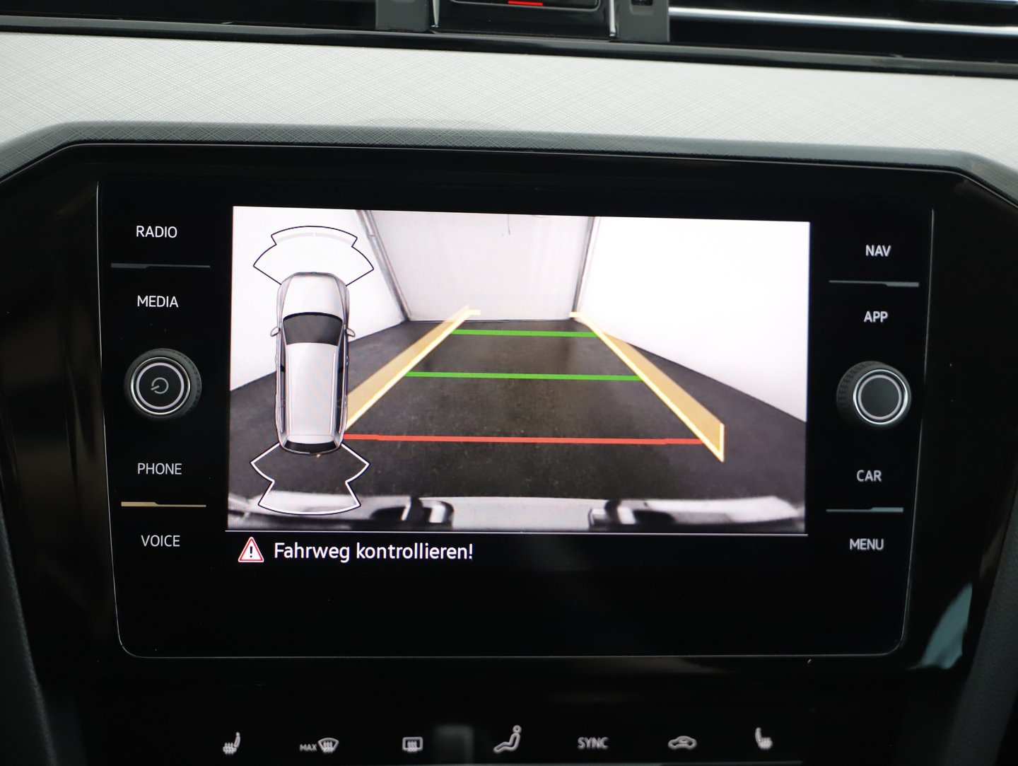 VW Passat Variant Business TDI DSG | Bild 15 von 22