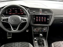 VW Tiguan R-Line TSI DSG in Deep Black Perleffekt